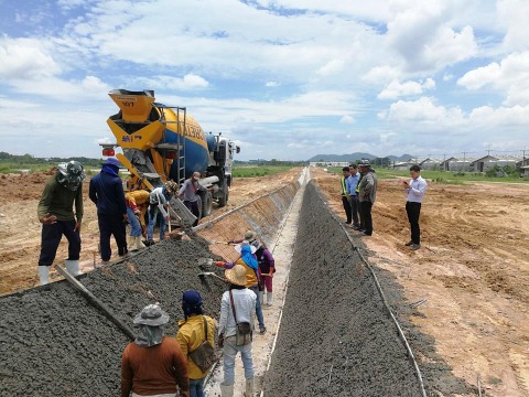 บริการคอนกรีตผสมเสร็จ